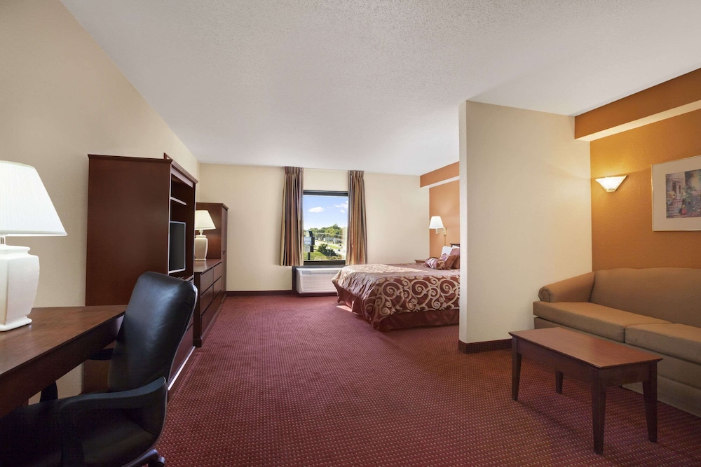 Suite, 1 King Bed photo 1