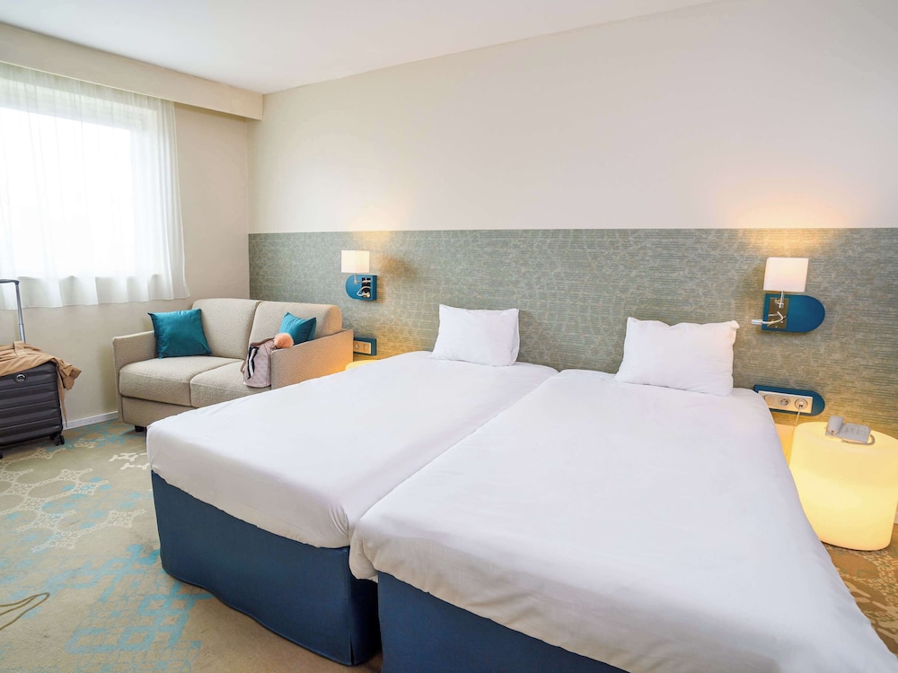 Standard Room, Multiple Beds - Photo 5