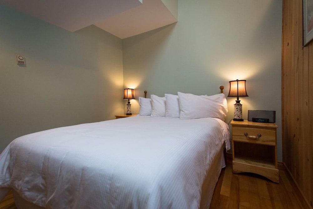 Standard Room, 1 Queen Bed photo 1