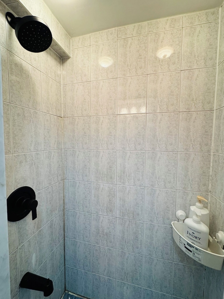 Sunrise BnB with Free Parking — photo 35
