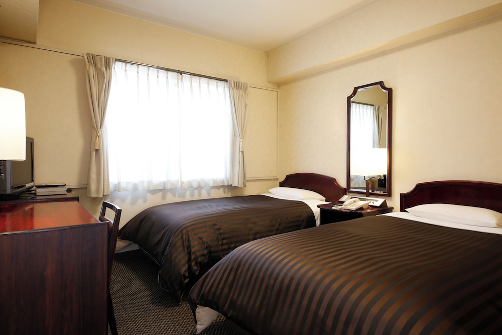Twin Room, Smoking