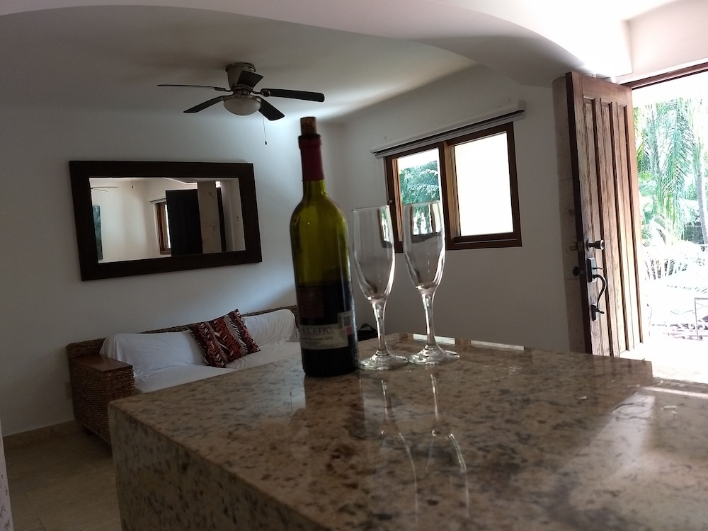 Honeymoon Suite - Photo 6