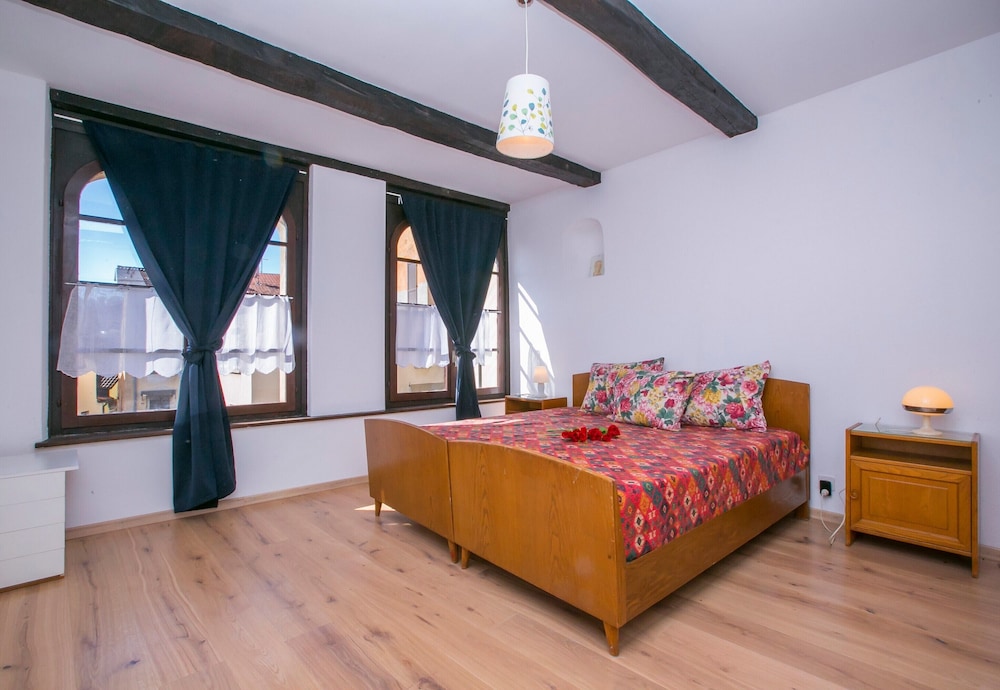 Family Apartment, Multiple Bedrooms, 2 Bathrooms (Chalet Cademario)