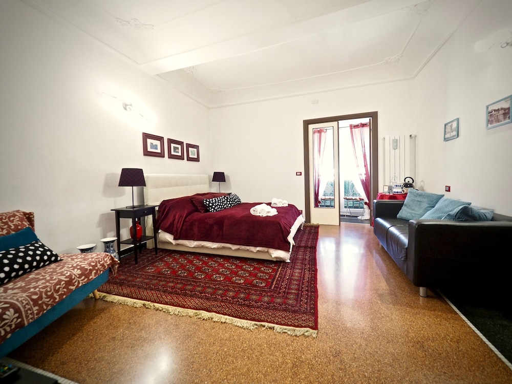Romantic Suite, City View