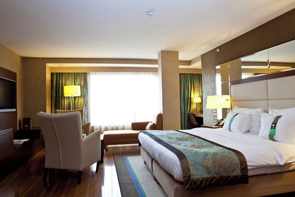 Suite, 1 King Bed, Smoking