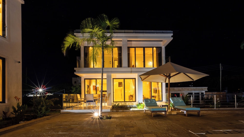 Luxury Villa, 2 Bedrooms, Pool View