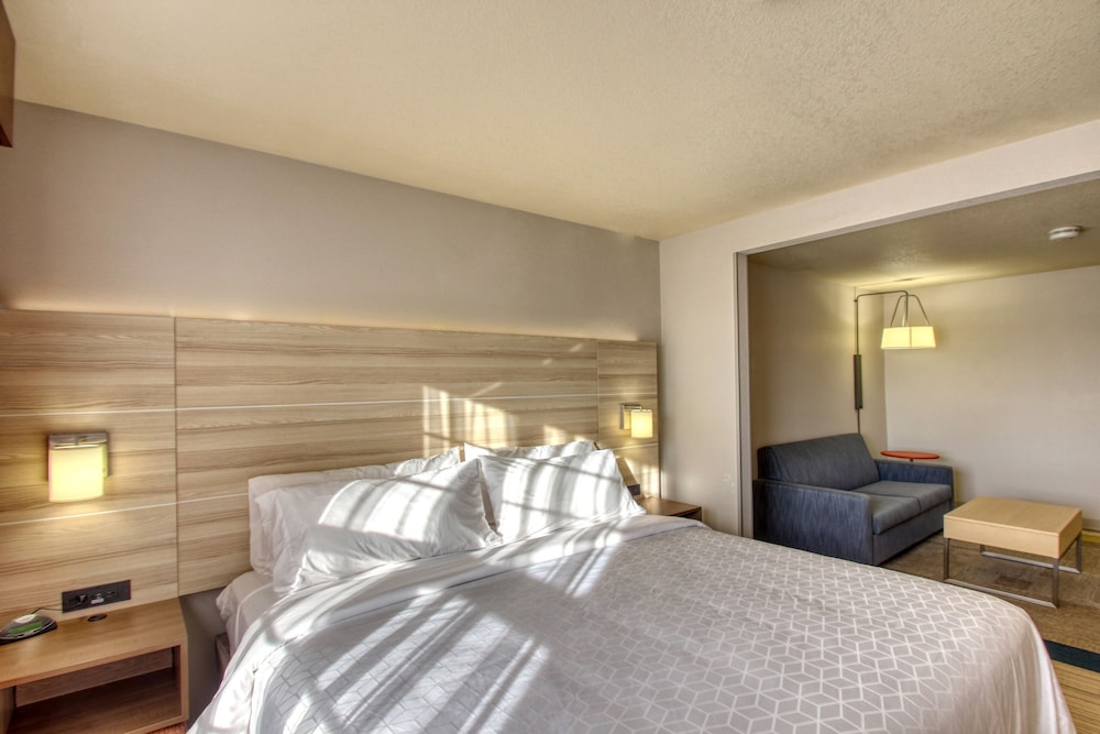 Suite, 1 King Bed (Additional Living Area) - Photo 6