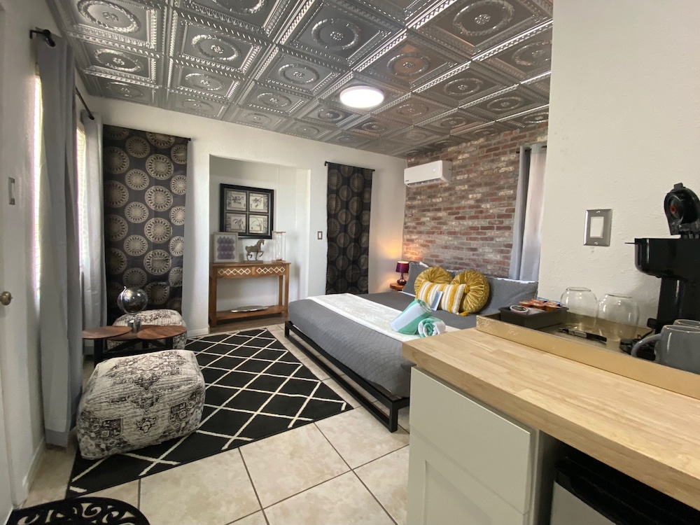 Rm 10 | The Madonna Room photo 1