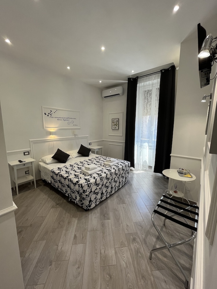 Standard Room photo 2
