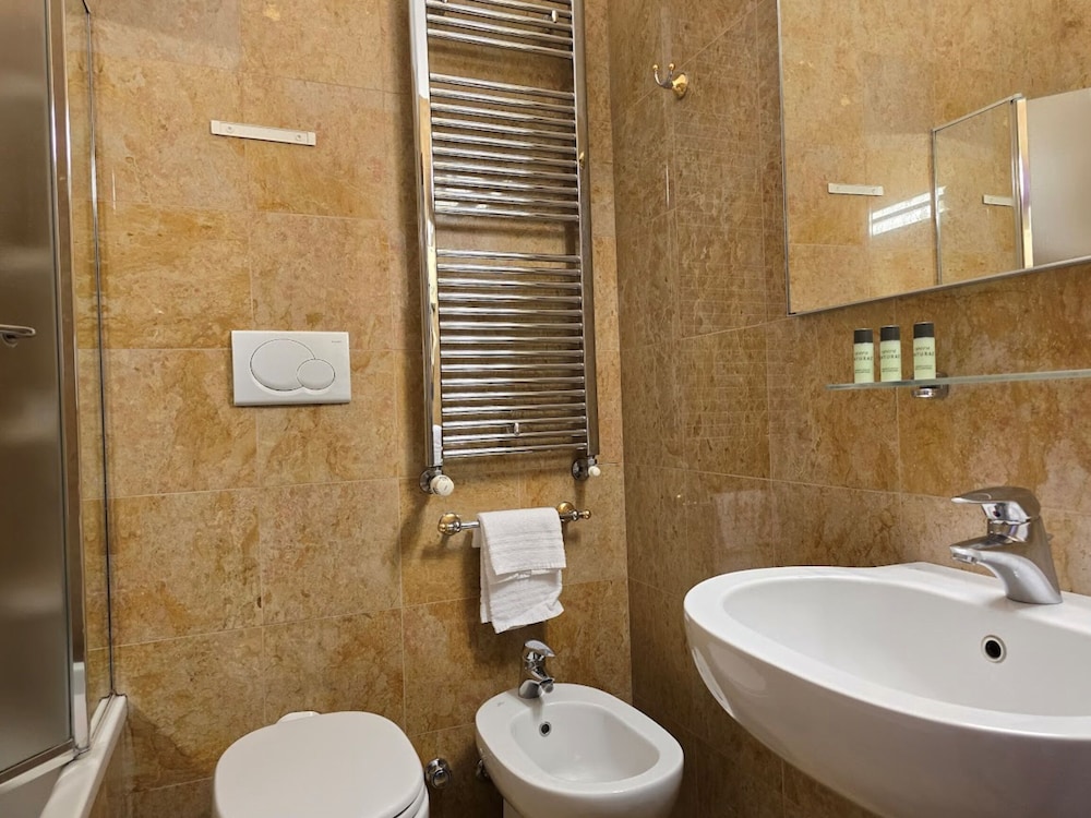 Double or Twin Room — the supplier's photographs — photo 4