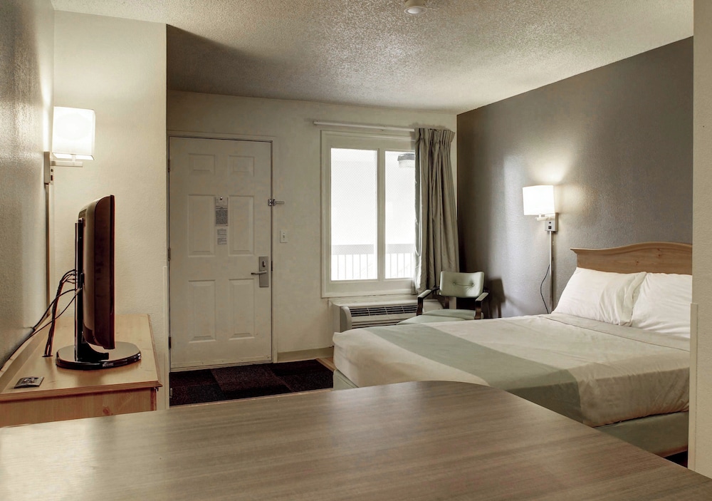 Standard Room, 1 Queen Bed, Non Smoking