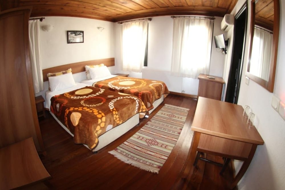 Superior Double or Twin Room, 1 Double or 2 Twin Beds, Pool View photo 2