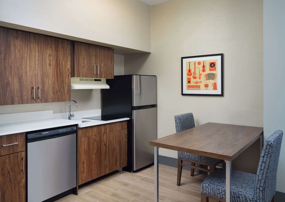 Suite, 1 King Bed, Accessible (Roll-In Shower), Non-Smoking - Photo 5