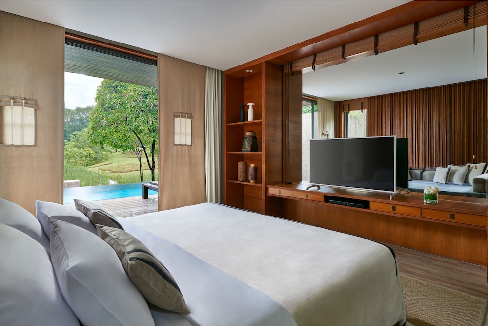 1-Bedroom Suite with Private Pool