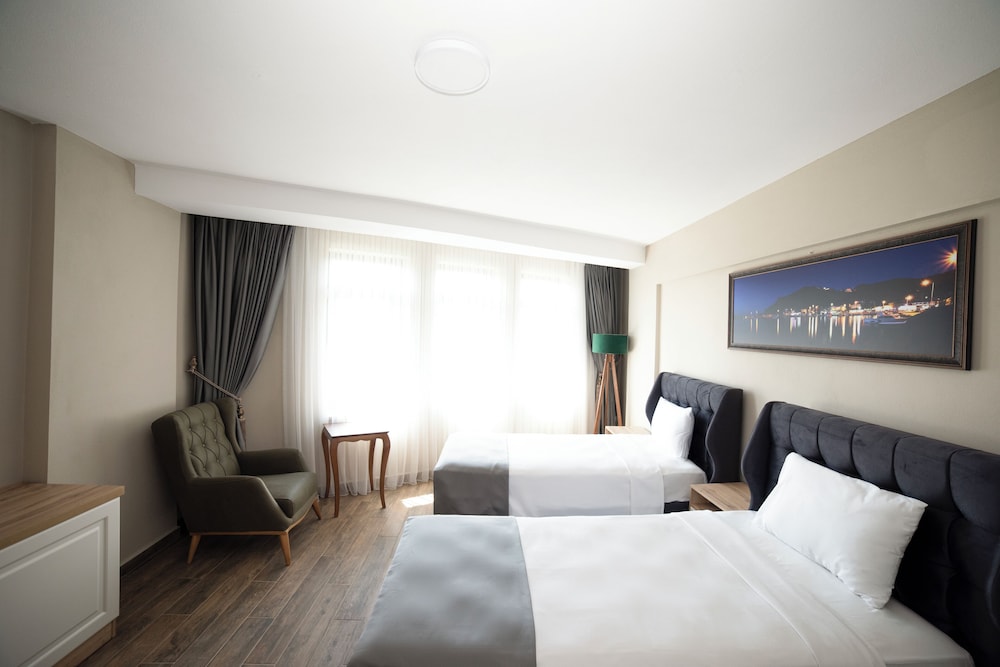Twin Room - Photo 3