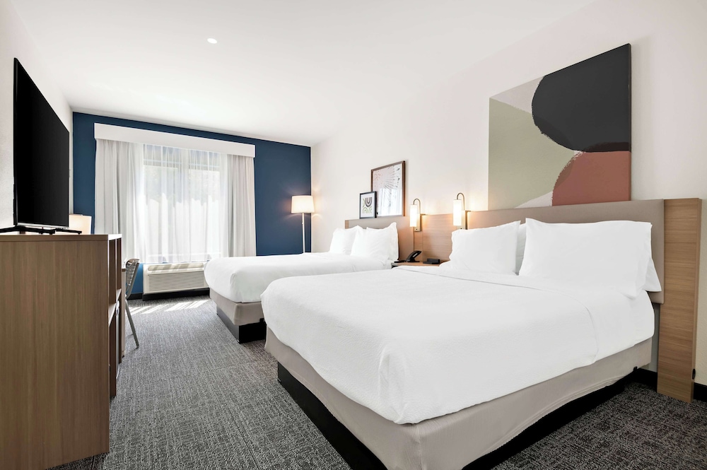 Room, 2 Queen Beds, Accessible, Bathtub (Mobility) - Photo 2
