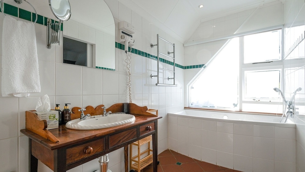 De-Luxe Suite - Photo 8