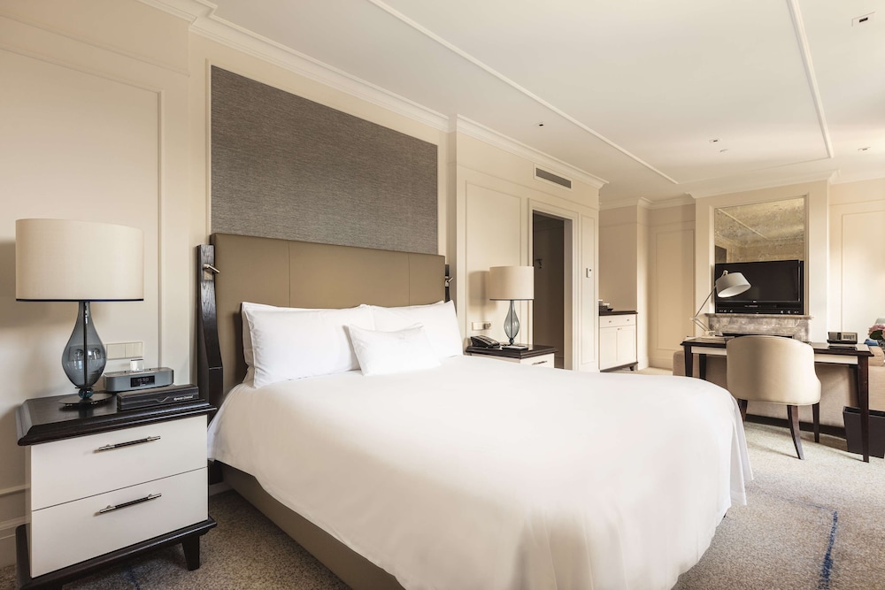 Junior Suite, 1 King Bed, Balcony