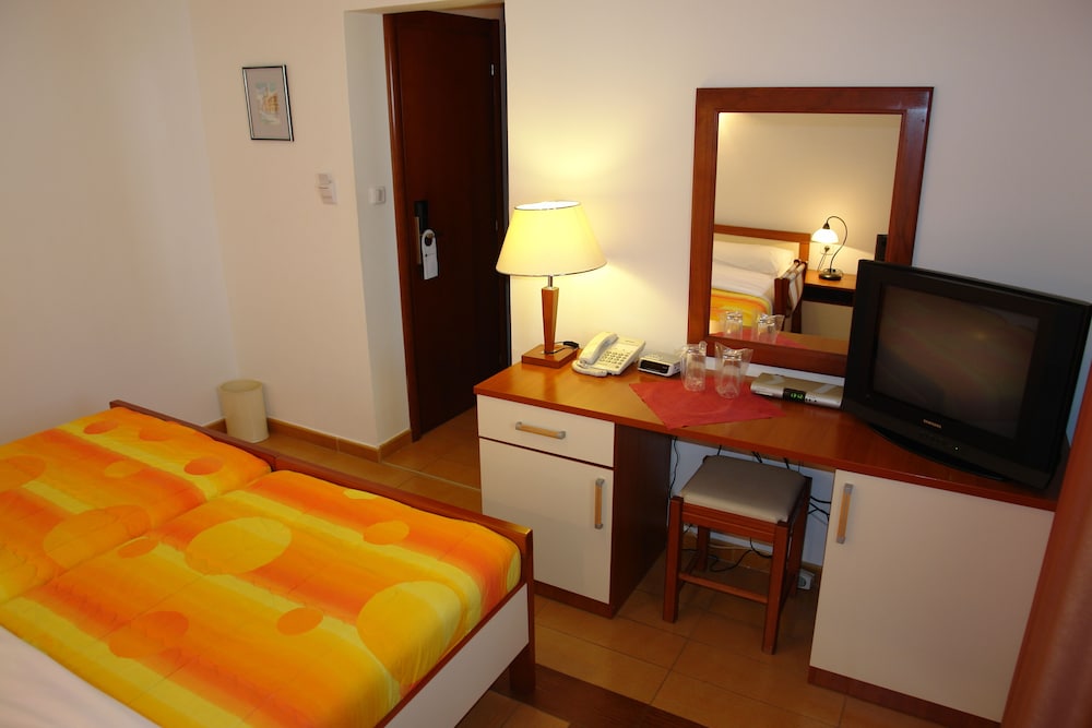 Classic Double or Twin Room, Balcony photo 2