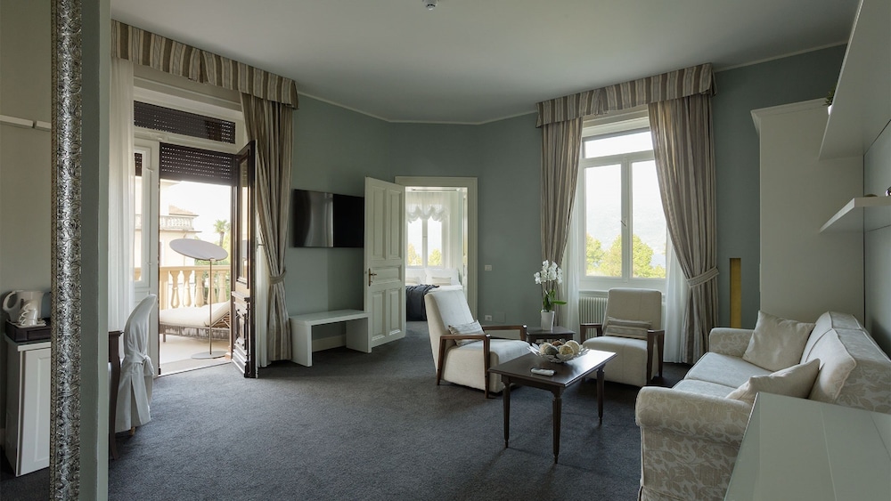 Luxury Suite, Lake View