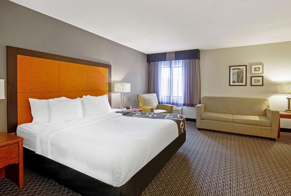 Deluxe Room, 1 King Bed, Non Smoking - Photo 1