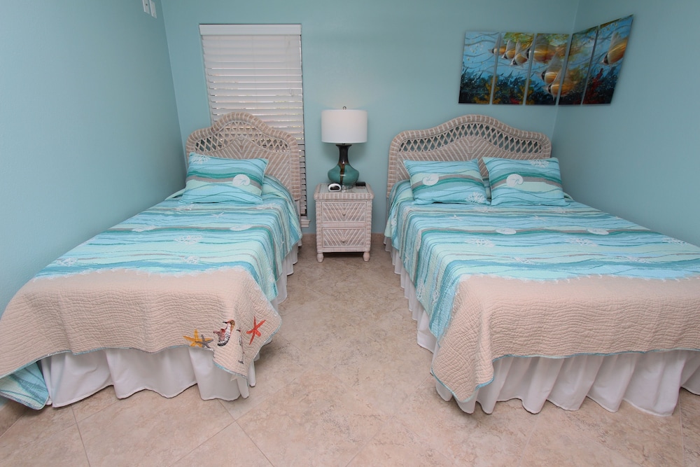 Luxury Condo, 2 Bedrooms, 2 Bathrooms, Oceanfront photo 3