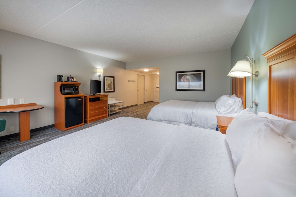 Room, 2 Queen Beds, Accessible, Non Smoking - Photo 2