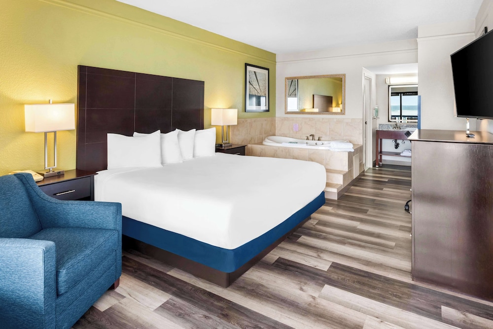 Standard Room, 1 King Bed, Non Smoking, Jetted Tub
