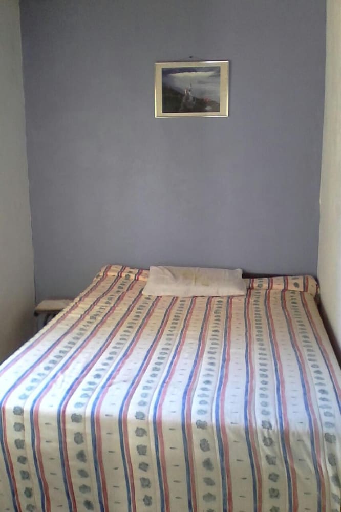 House, 2 Bedrooms photo 3