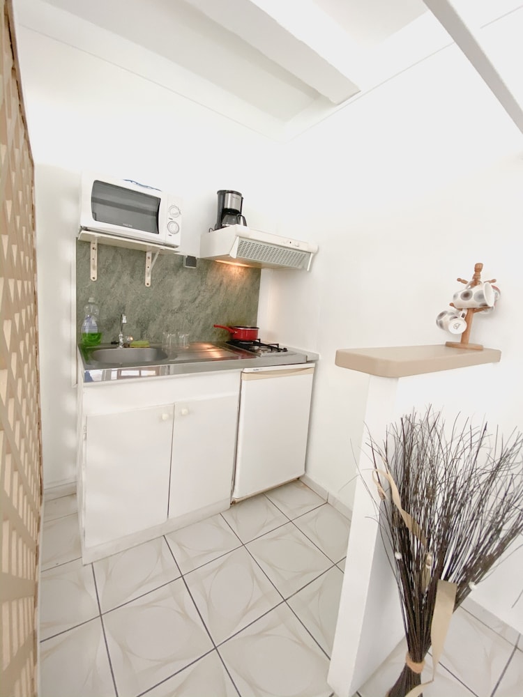 Family Studio, 2 Queen Beds, Non Smoking, Garden View photo 3