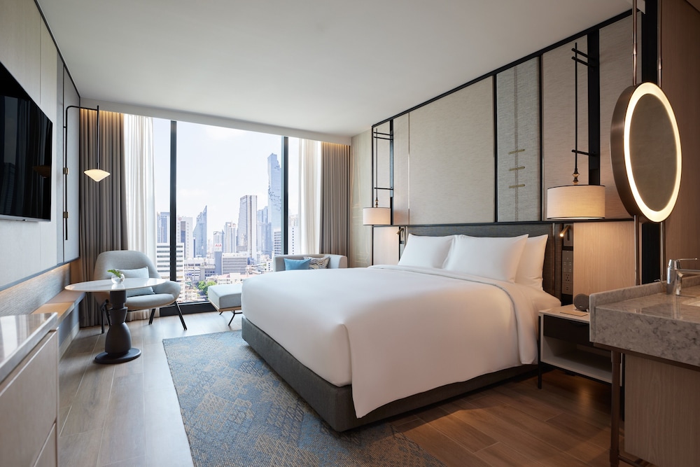 Deluxe Room, 1 King Bed photo 3