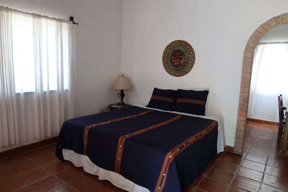 Room, 1 King Bed, Non Smoking, Garden View photo 3