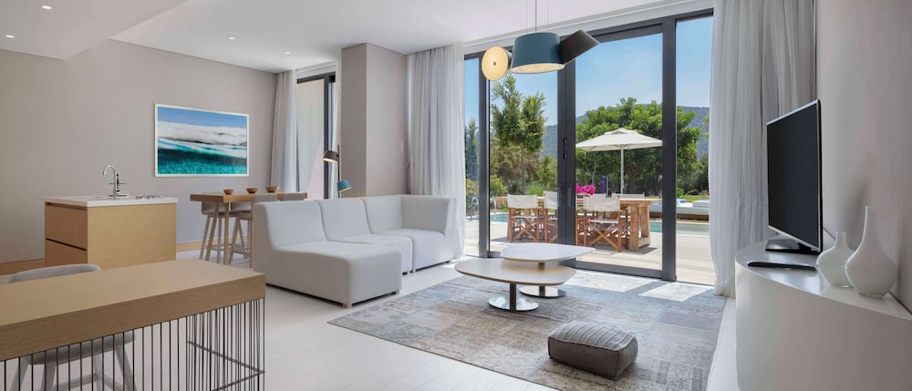 Family Suite with Private Pool and Garden View