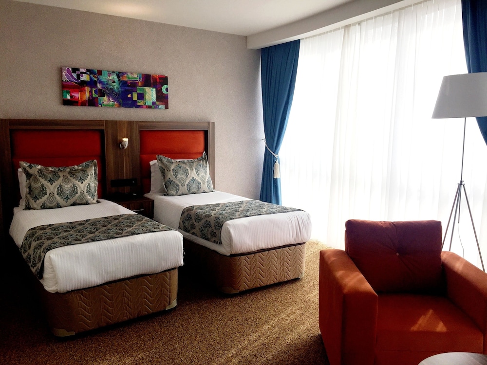 Standard Twin Room, City View