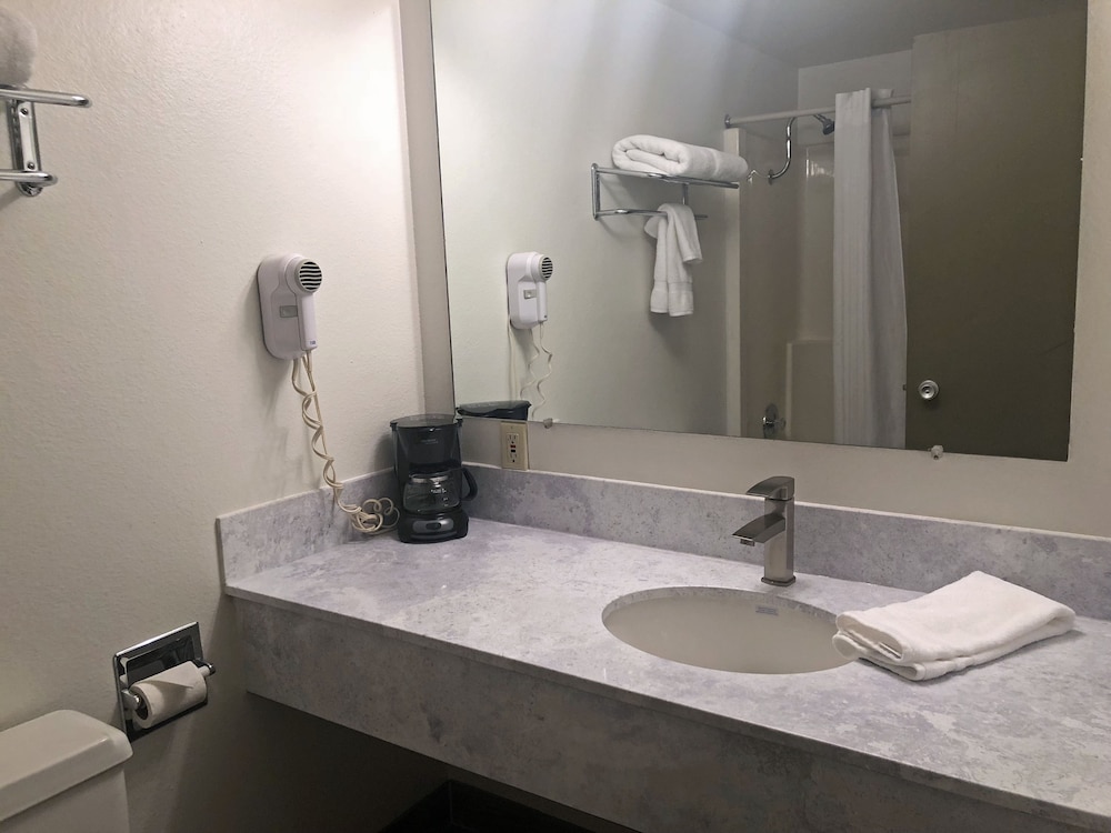 Standard Room, 2 Queen Beds, Accessible, Non Smoking - Photo 4