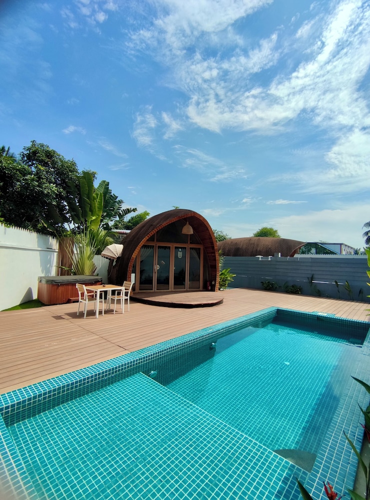 Pool View Room with Private Pool - Photo 23