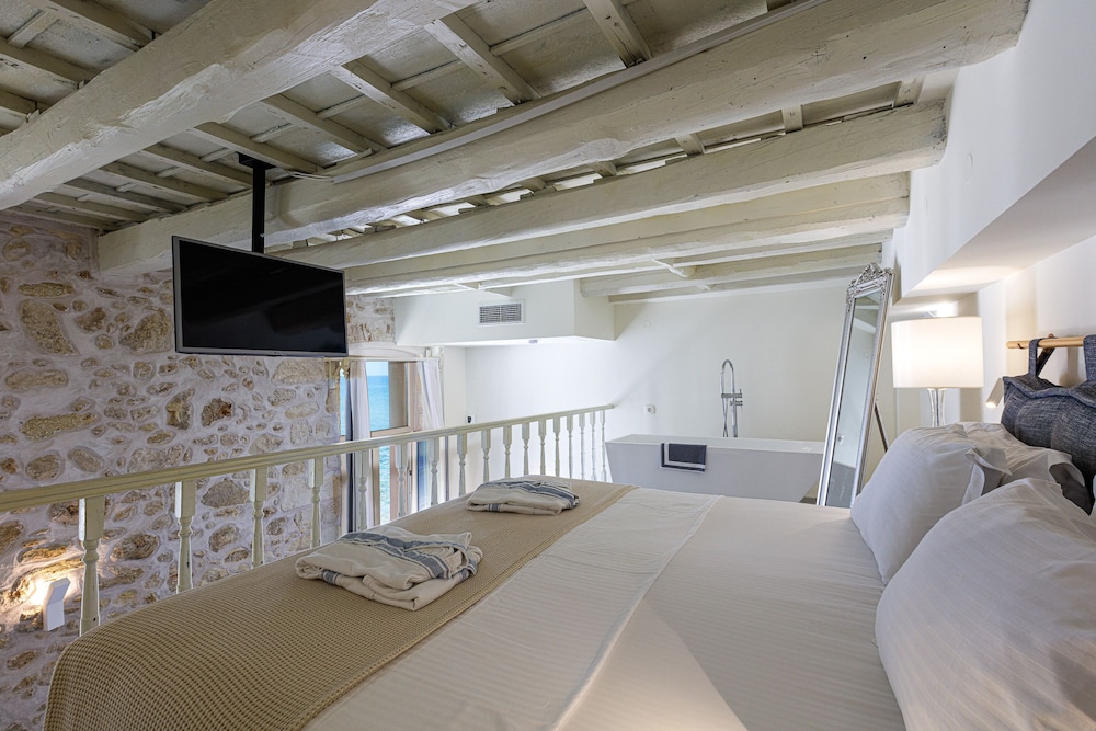 Suite, Partial Sea View (Split Level)