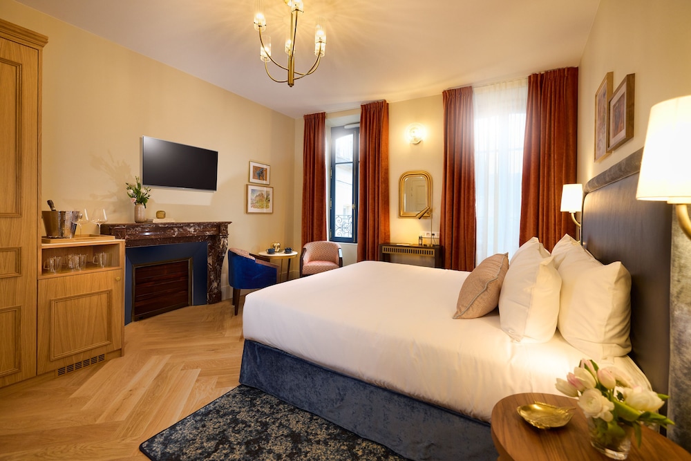 Fleury King Room photo 1