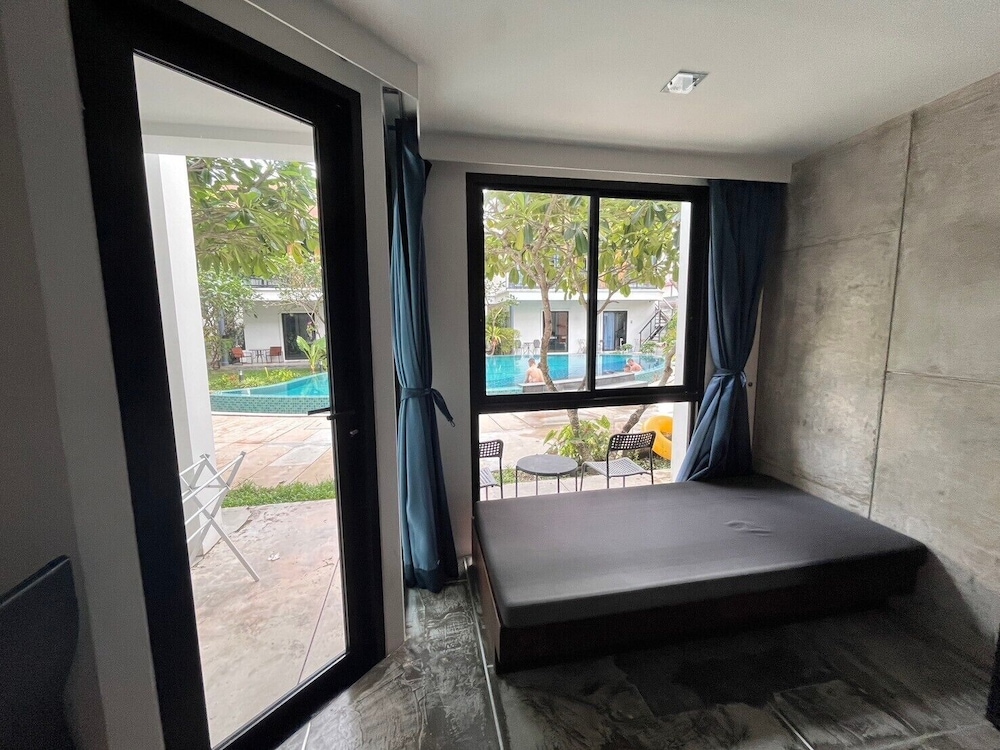 Double or Twin Room with Pool Access - Photo 1