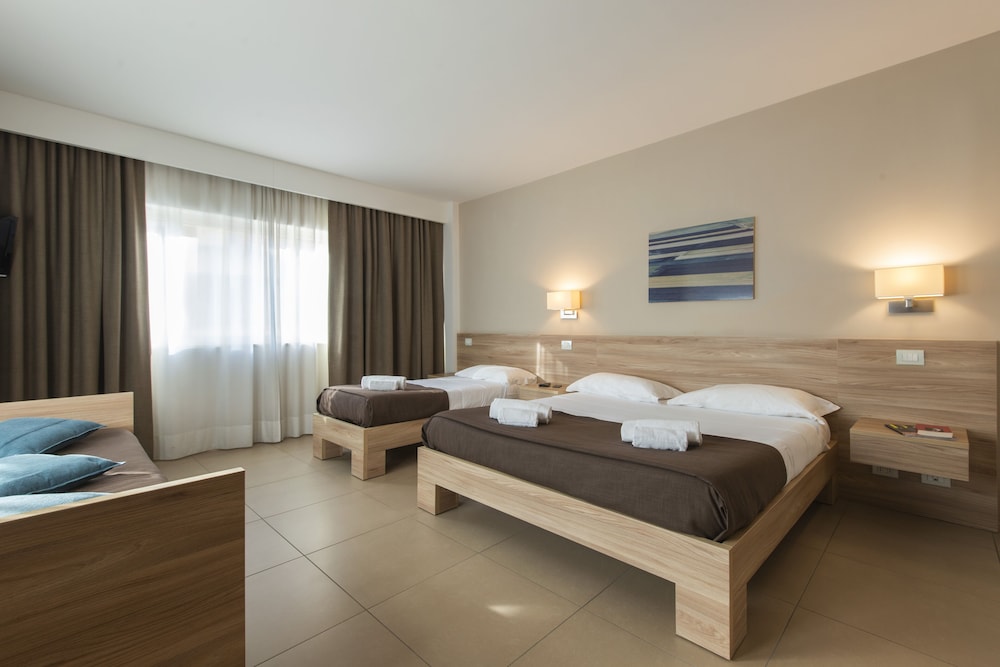 Suite, Kitchenette - Photo 3