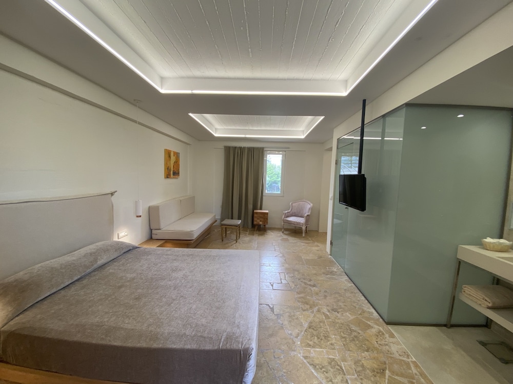 Superior Double Room, Partial Ocean View - Photo 3