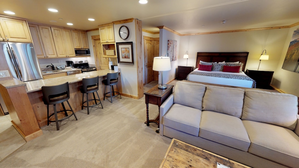 Studio (Platinum Condominium) - Photo 2