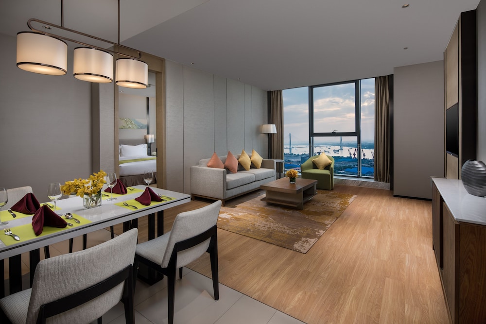 Suite, 1 Bedroom, Kitchen (Living Dining) photo 2