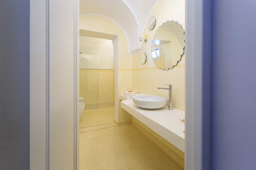 Deluxe Room - Photo 7