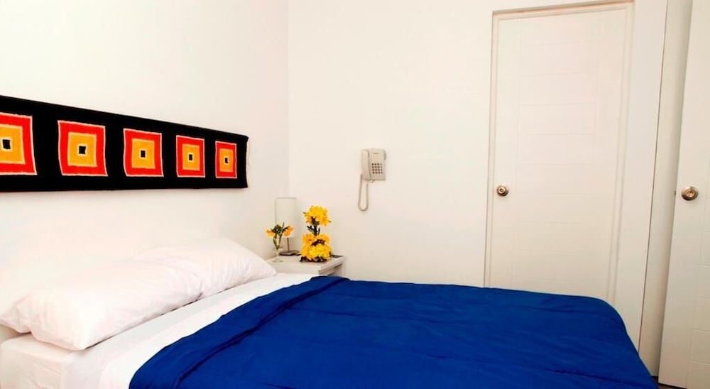Standard Room, 1 Double Bed, Non Smoking, Private Bathroom - Photo 2