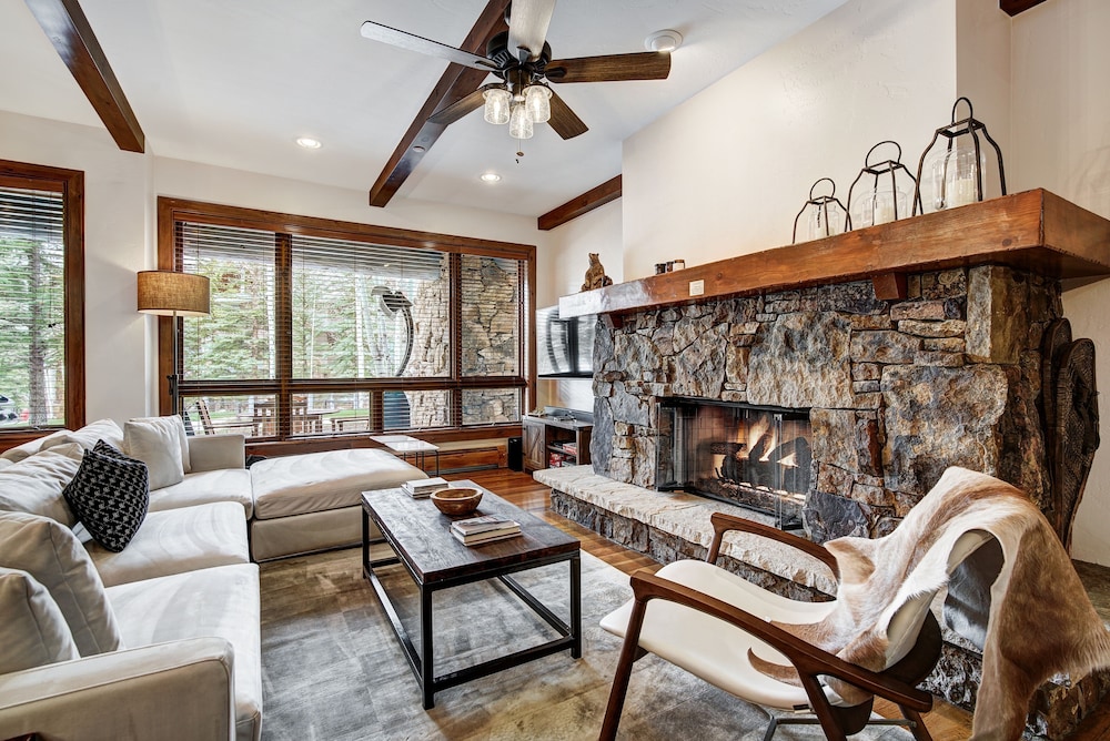 Condo, 2 Bedrooms