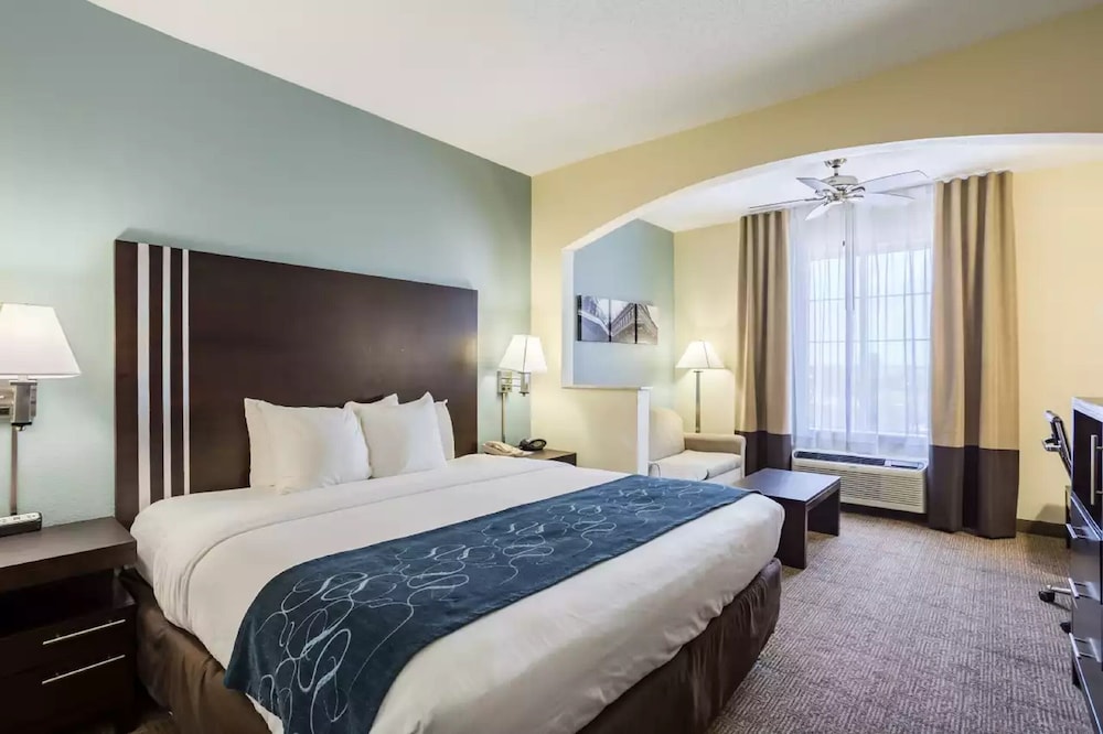 Suite, 1 King Bed with Sofa bed, Non Smoking - Photo 2