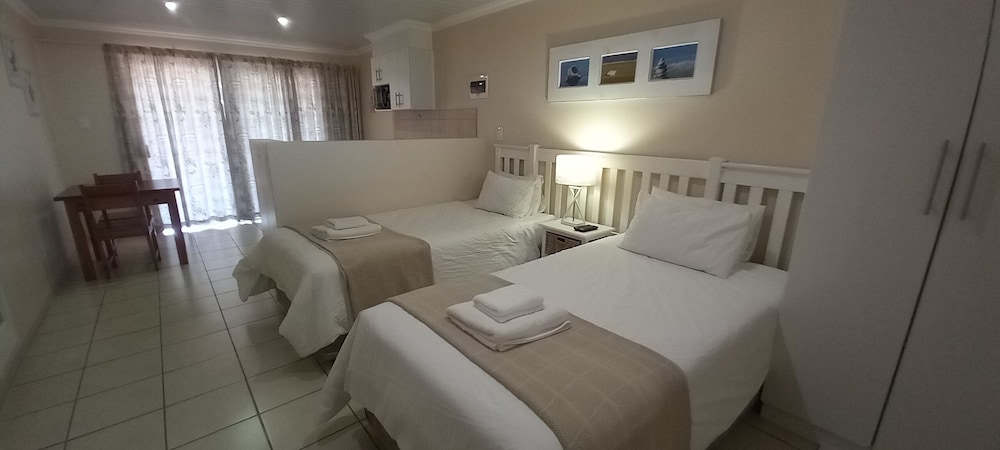 Twin En-Suite Deluxe photo 2