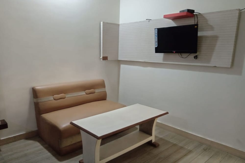 Deluxe Room - Photo 12