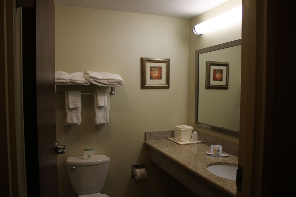 Standard Room, 2 Queen Beds, Non Smoking - Photo 4